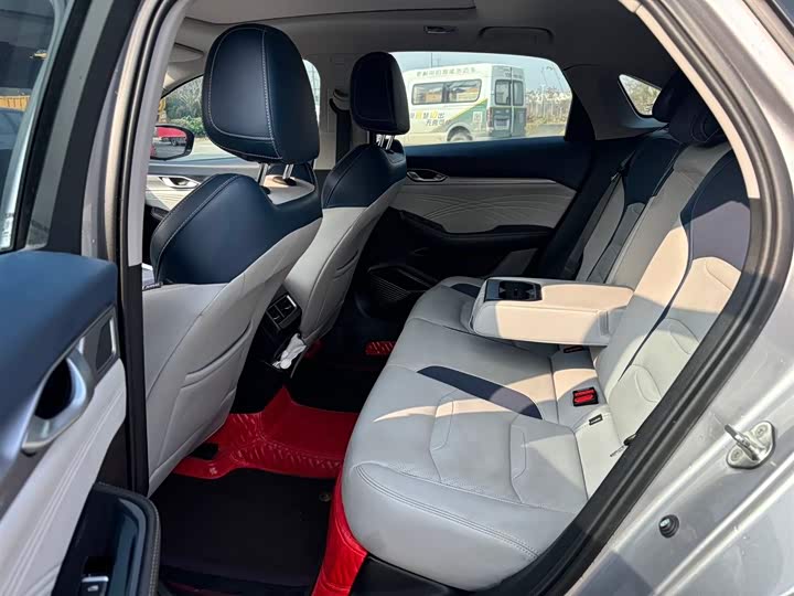 Фото 3 - Geely Preface