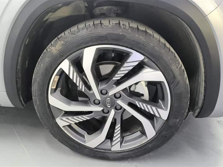 Фото 6 - Geely Monjaro