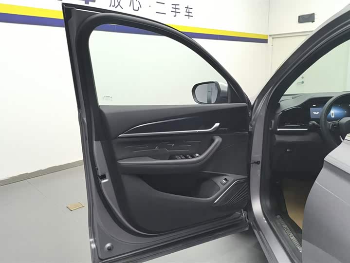 Фото 7 - Geely Monjaro