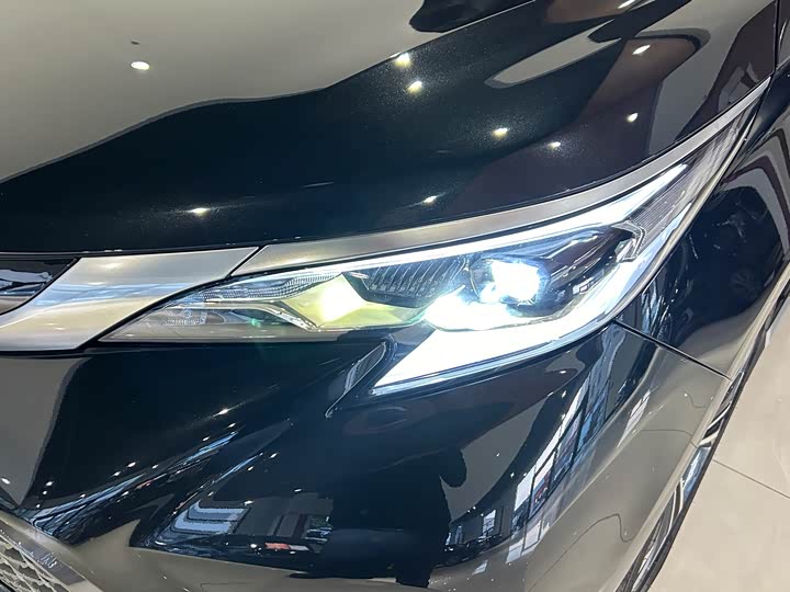 Фото 2 - Toyota Granvia