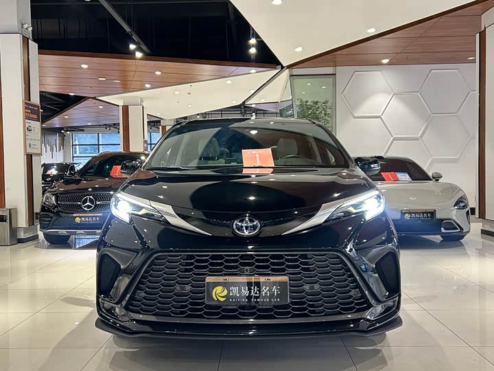 Фото 3 - Toyota Granvia