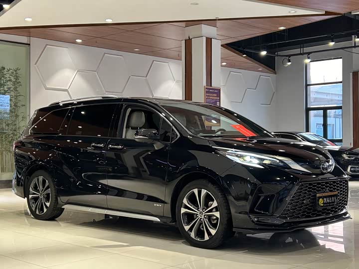 Фото 4 - Toyota Granvia