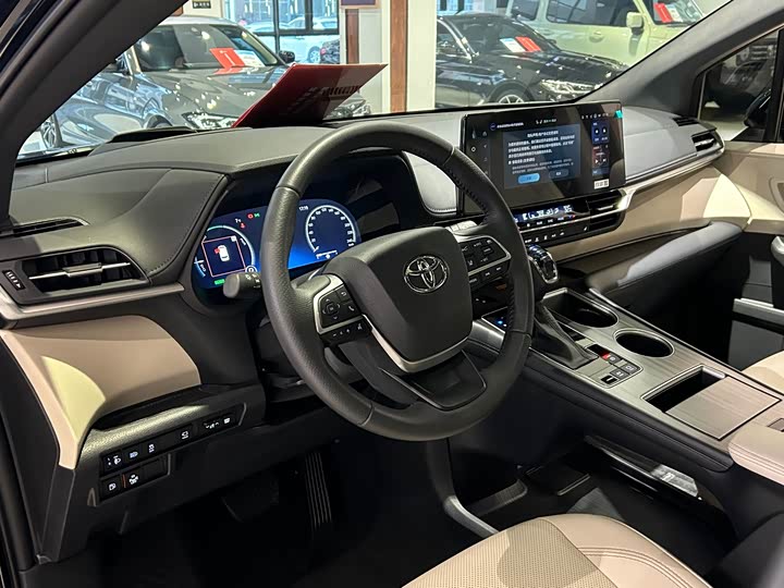 Фото 5 - Toyota Granvia