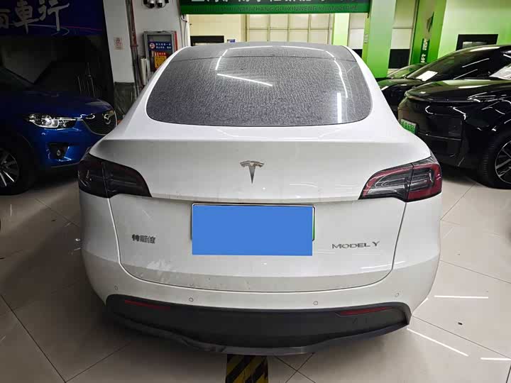 Фото 2 - Tesla Model Y