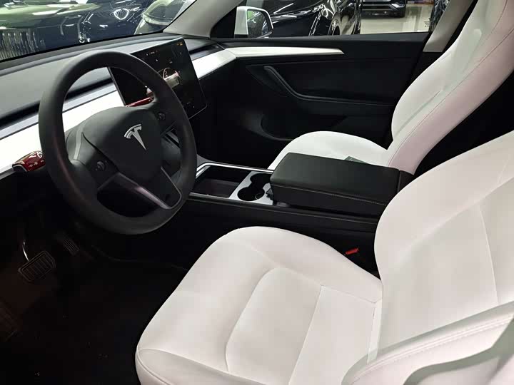 Фото 3 - Tesla Model Y