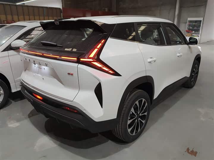 Фото 7 - Geely Atlas