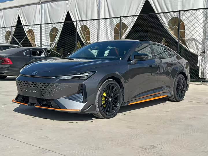 Фото 1 - Changan UNI-V