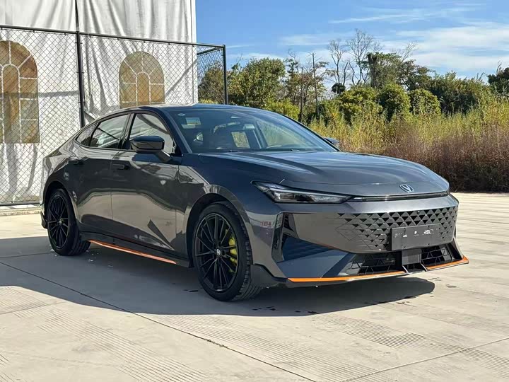 Фото 3 - Changan UNI-V