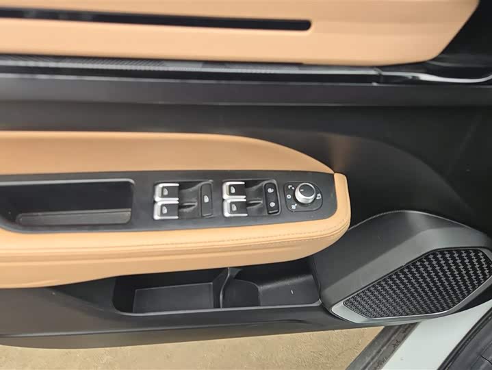 Фото 7 - Geely Icon