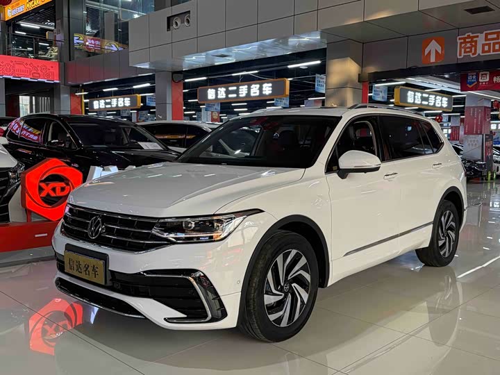 Фото 1 - Volkswagen Tiguan L Pro