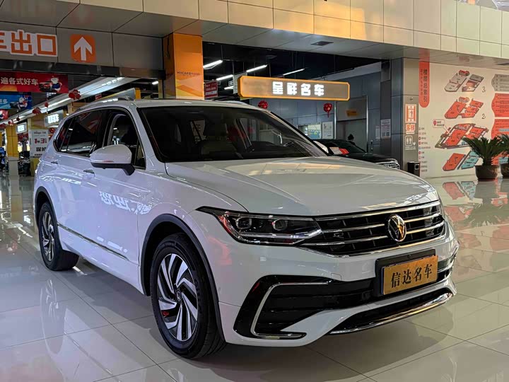 Фото 3 - Volkswagen Tiguan L Pro