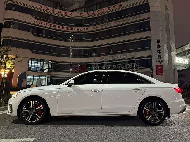 Фото 3 - Audi A4L