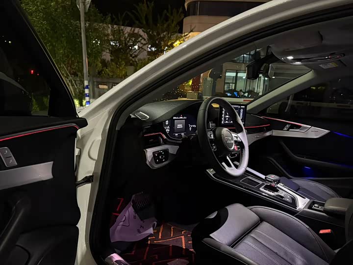 Фото 4 - Audi A4L