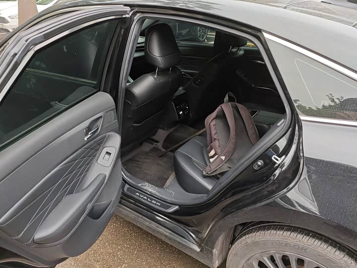 Фото 8 - Toyota Avalon