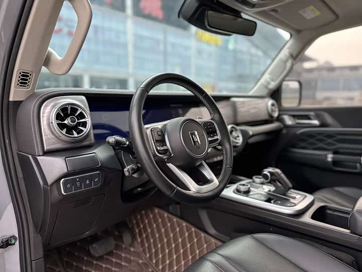 Фото 8 - Tank 300