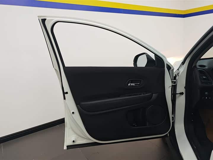 Фото 7 - Honda Vezel