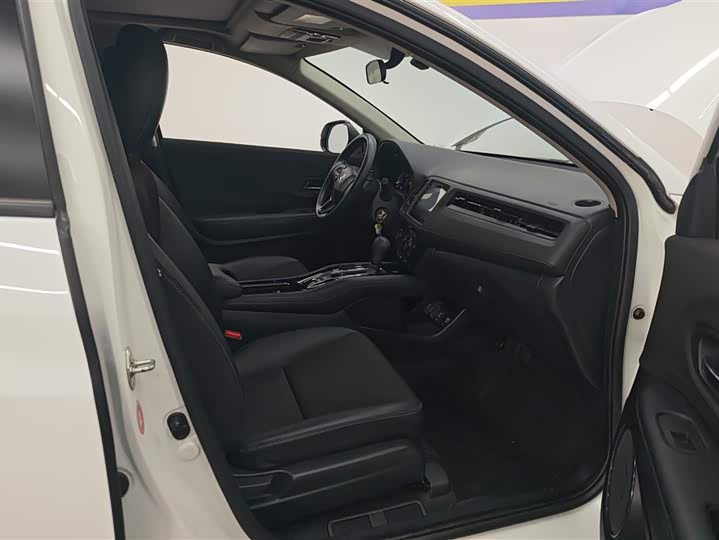 Фото 8 - Honda Vezel