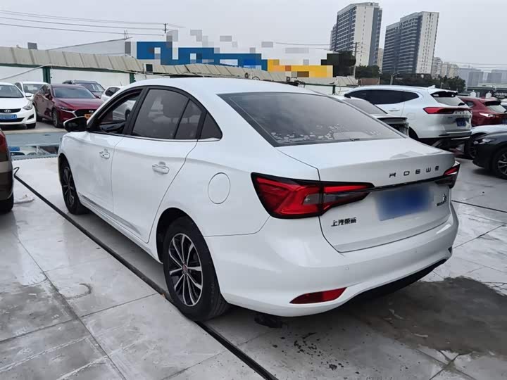 Фото 5 - Roewe i5