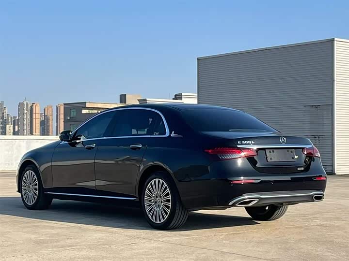 Фото 5 - Mercedes-Benz E-Class