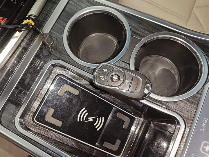 Фото 9 - Buick GL8 ES