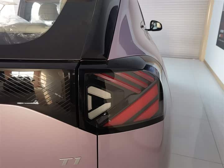 Фото 8 - BAIC Arcfox T1