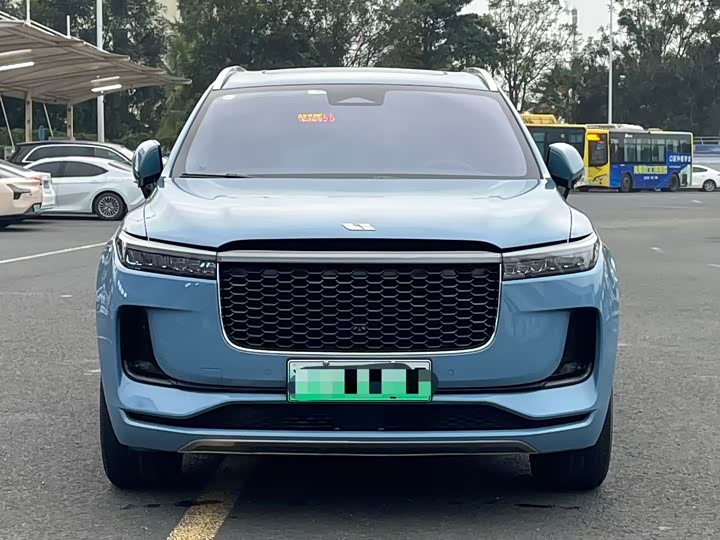 Фото 2 - LiXiang One