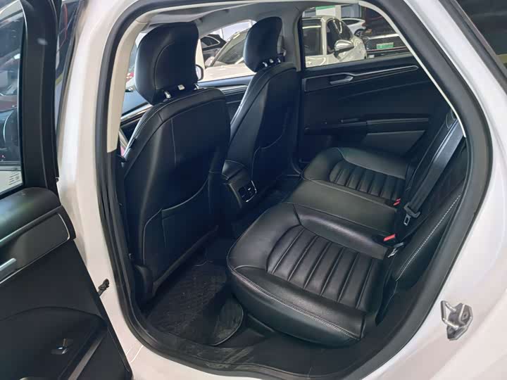 Фото 7 - Ford Mondeo