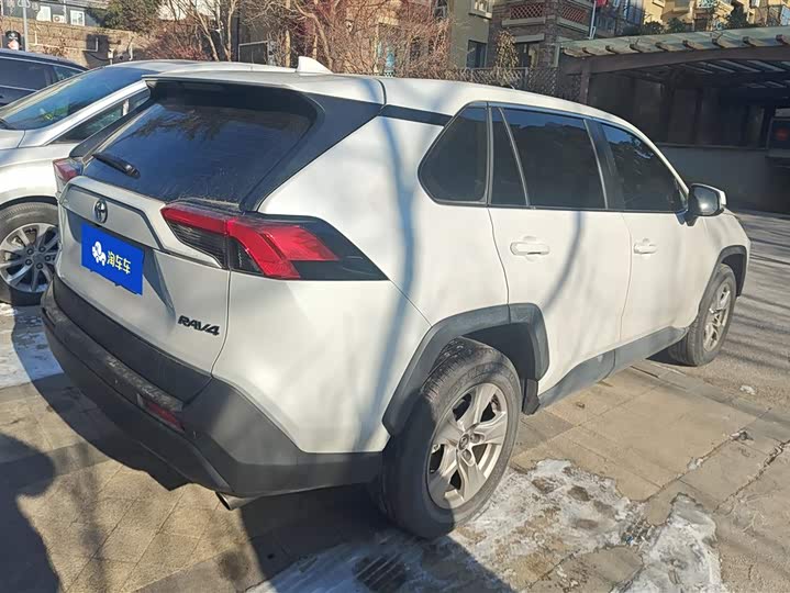 Фото 3 - Toyota RAV4