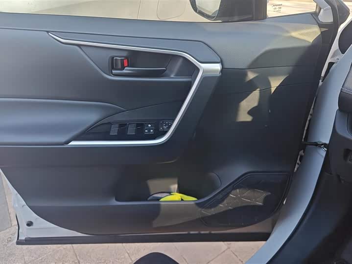 Фото 7 - Toyota RAV4