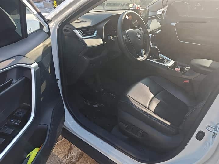 Фото 9 - Toyota RAV4