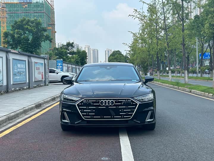 Фото 2 - Audi A7L