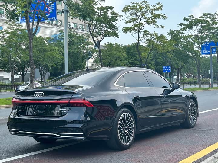 Фото 4 - Audi A7L