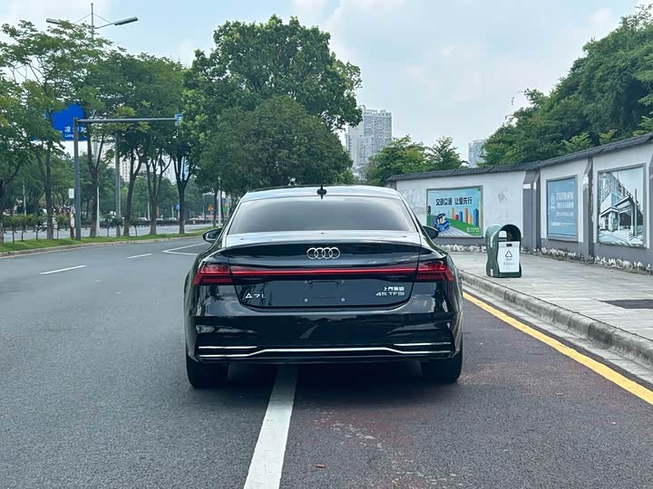 Фото 5 - Audi A7L