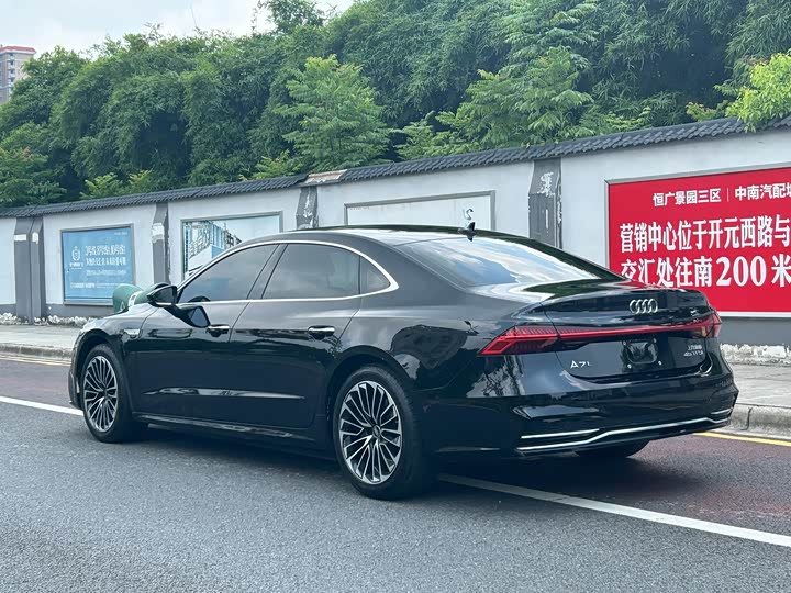 Фото 6 - Audi A7L