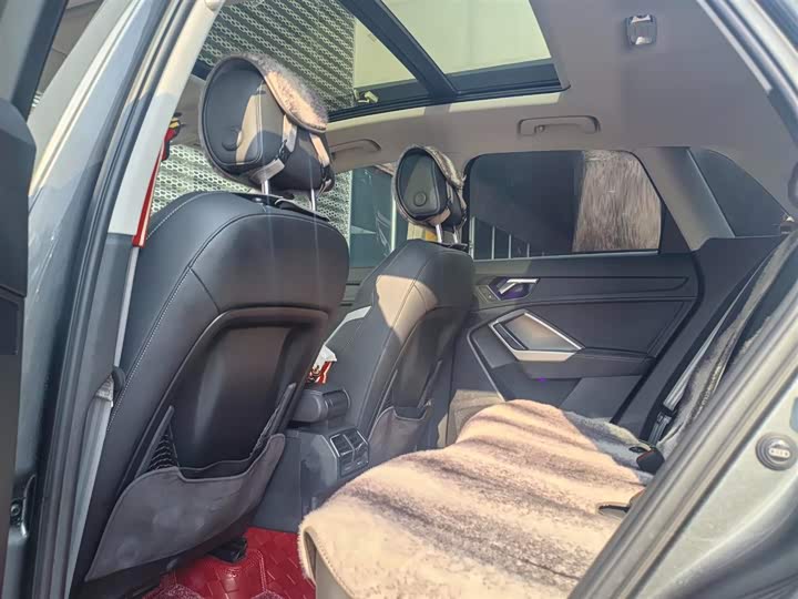 Фото 8 - Audi Q3