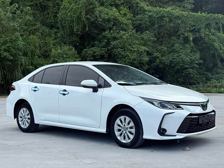 Фото 3 - Toyota Corolla