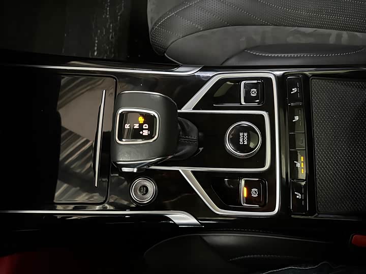 Фото 8 - Hongqi HS5