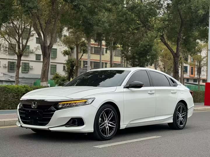 Фото 1 - Honda Accord