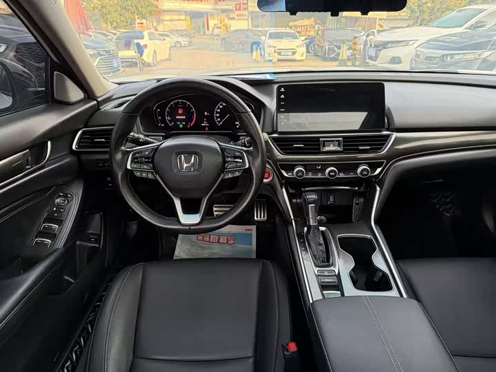 Фото 6 - Honda Accord