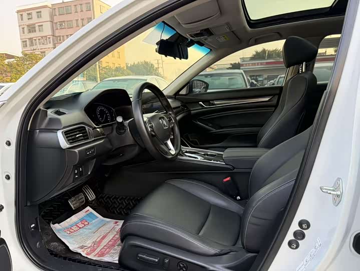 Фото 8 - Honda Accord