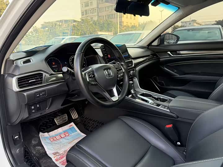 Фото 9 - Honda Accord