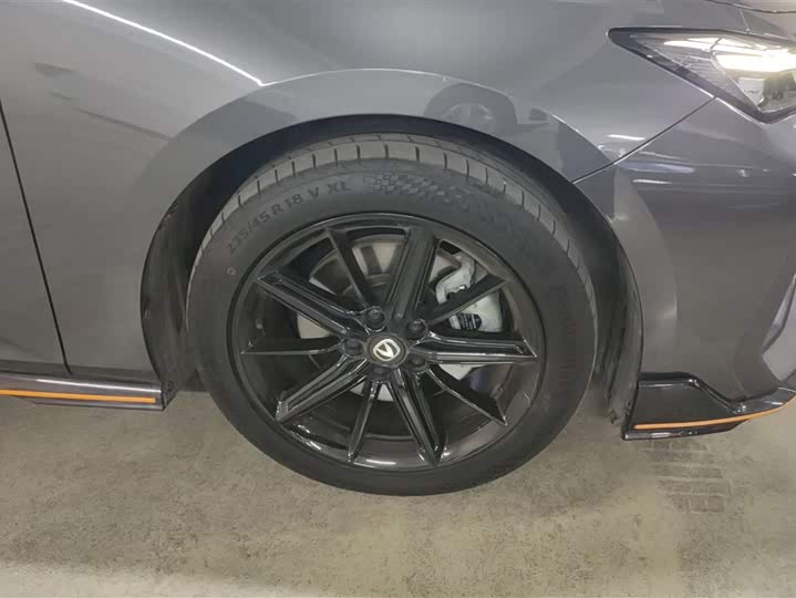 Фото 6 - Changan UNI-V