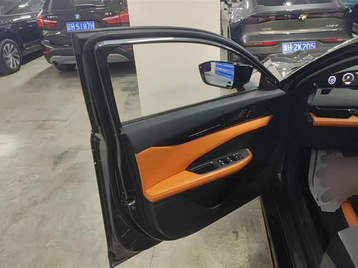 Фото 7 - Changan UNI-V