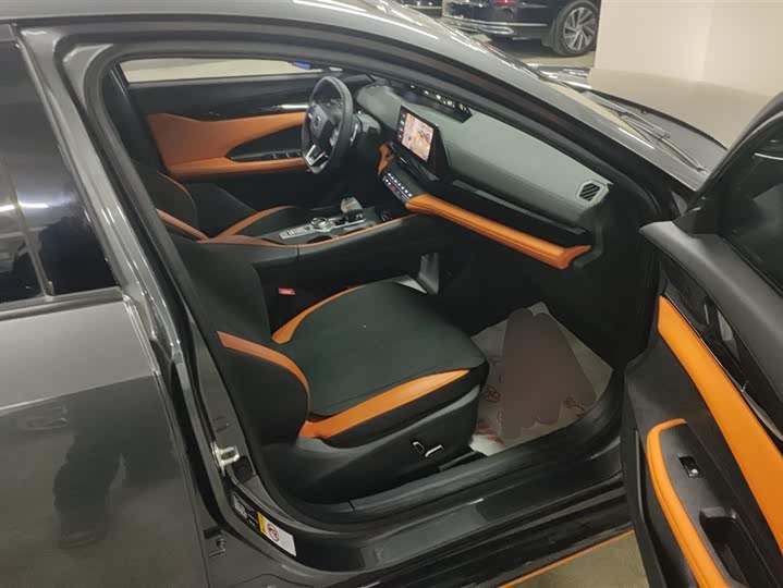 Фото 8 - Changan UNI-V