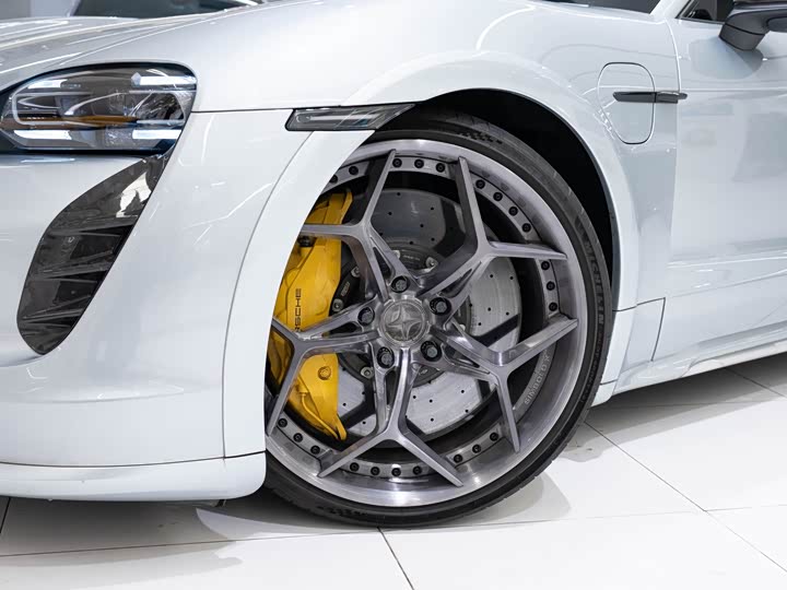 Фото 4 - Porsche Taycan