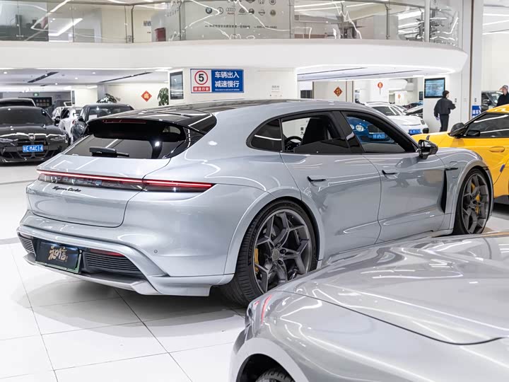 Фото 8 - Porsche Taycan