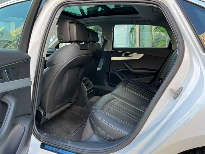 Фото 7 - Audi A4L