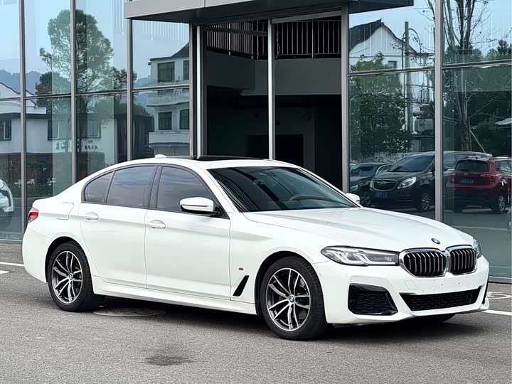 Фото 3 - BMW 5 Series