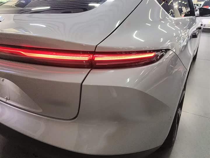 Фото 8 - Nio ET5