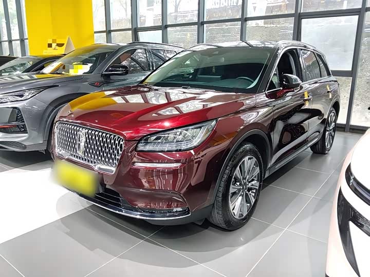 Фото 2 - Lincoln Corsair